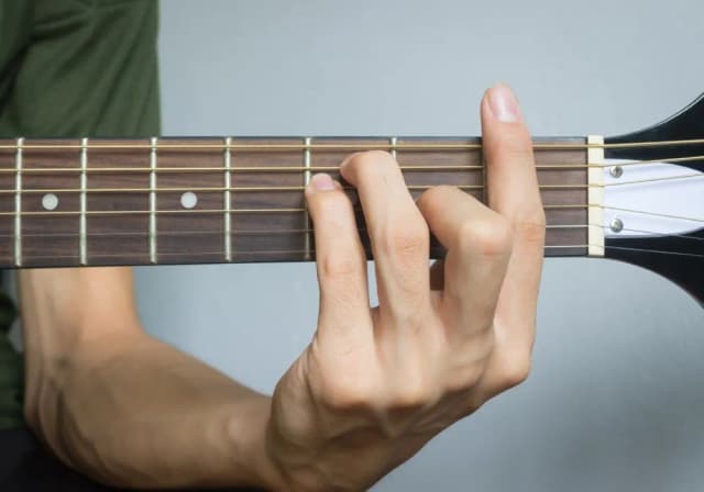 Jakie struny do gitary klasycznej dla początkujących, aby gra była łatwiejsza? Jakie struny do gitary klasycznej dla początkujących, aby gra była łatwiejsza?