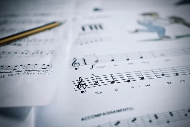 Jak pisać teksty piosenek, aby wzbudzać emocje i przyciągać słuchaczy Jak pisać teksty piosenek, aby wzbudzać emocje i przyciągać słuchaczy