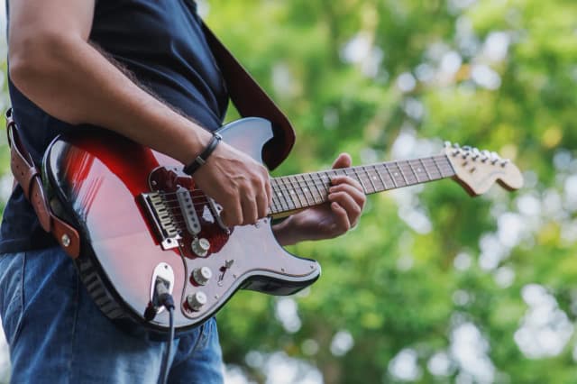 Od Telecastera po Superstraty: Przewodnik po ikonicznych modelach gitar elektrycznych Od Telecastera po Superstraty: Przewodnik po ikonicznych modelach gitar elektrycznych