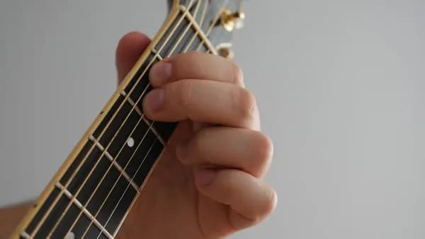 Chwyty gitarowe do druku – najlepsze źródła i porady dla gitarzystów Chwyty gitarowe do druku – najlepsze źródła i porady dla gitarzystów