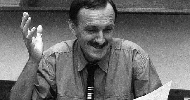 Kto pisze teksty piosenek? Poznaj tajemnice twórców muzyki Kto pisze teksty piosenek? Poznaj tajemnice twórców muzyki