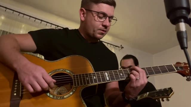 Tekst piosenki czekam na wiatr co rozgoni - pełna analiza emocji Tekst piosenki czekam na wiatr co rozgoni - pełna analiza emocji