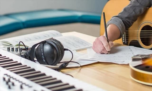 Gdzie mogę wysłać swoje teksty piosenek, aby zyskać popularność? Gdzie mogę wysłać swoje teksty piosenek, aby zyskać popularność?